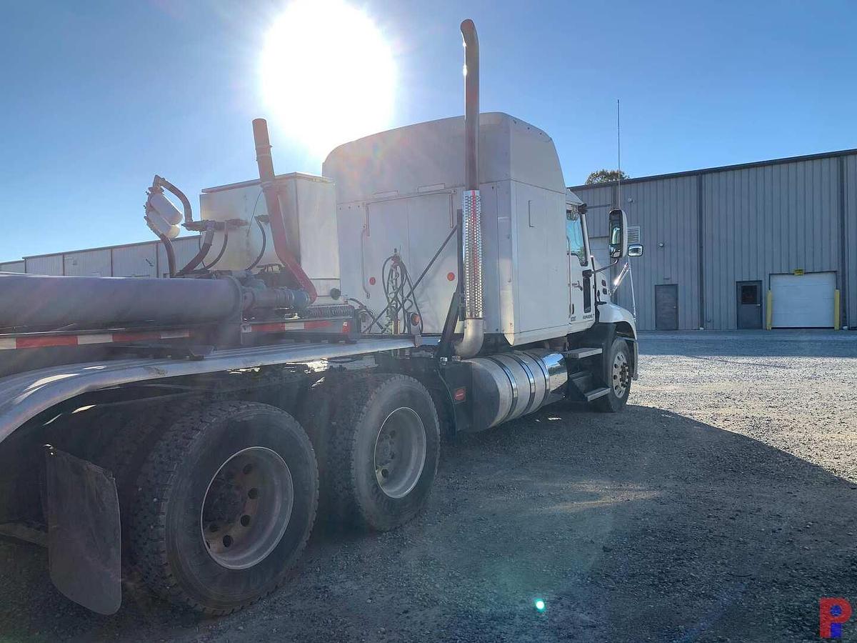 Used 2013 MACK PINNACLE SLEEPER TRUCK