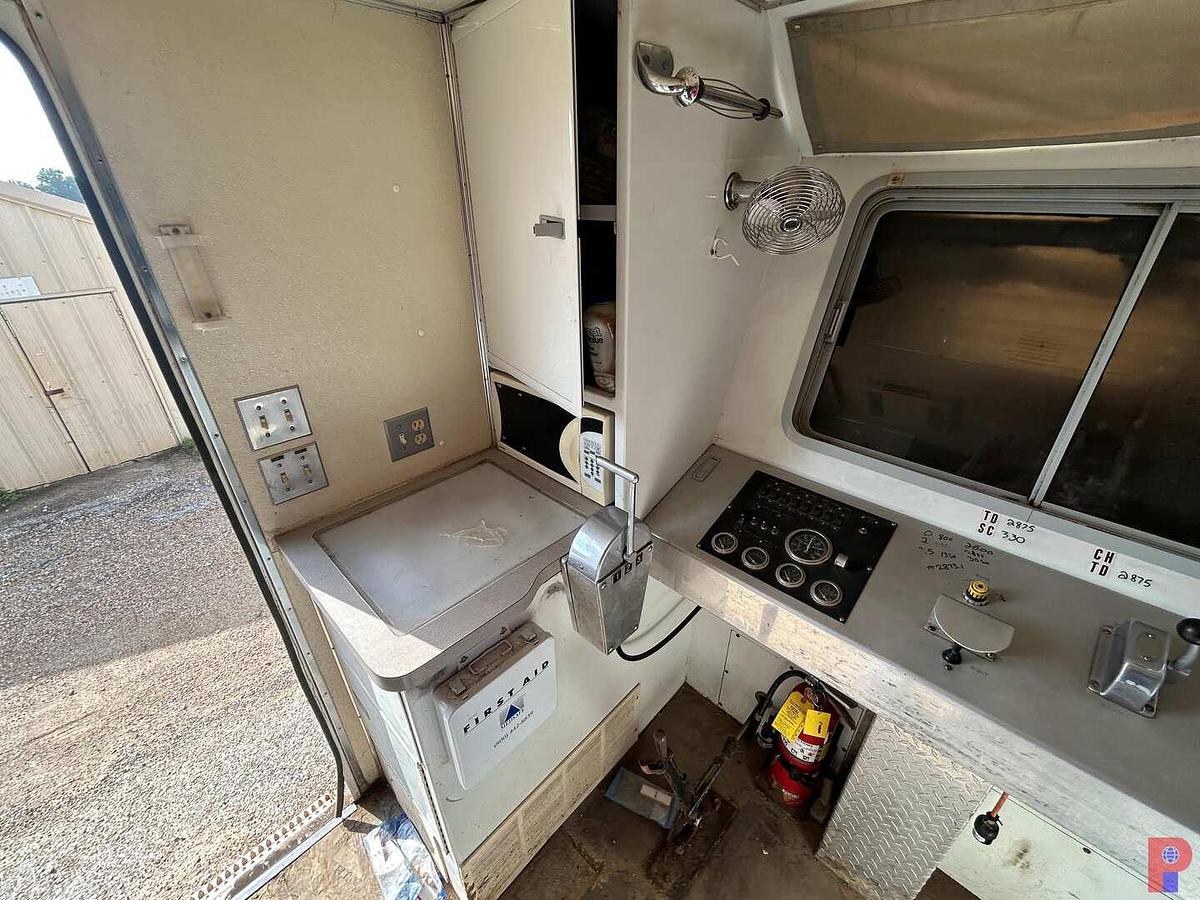 Used 2002 FREIGHTLINER ARGOSY T/A CABOVER WIRELINE TRUCK