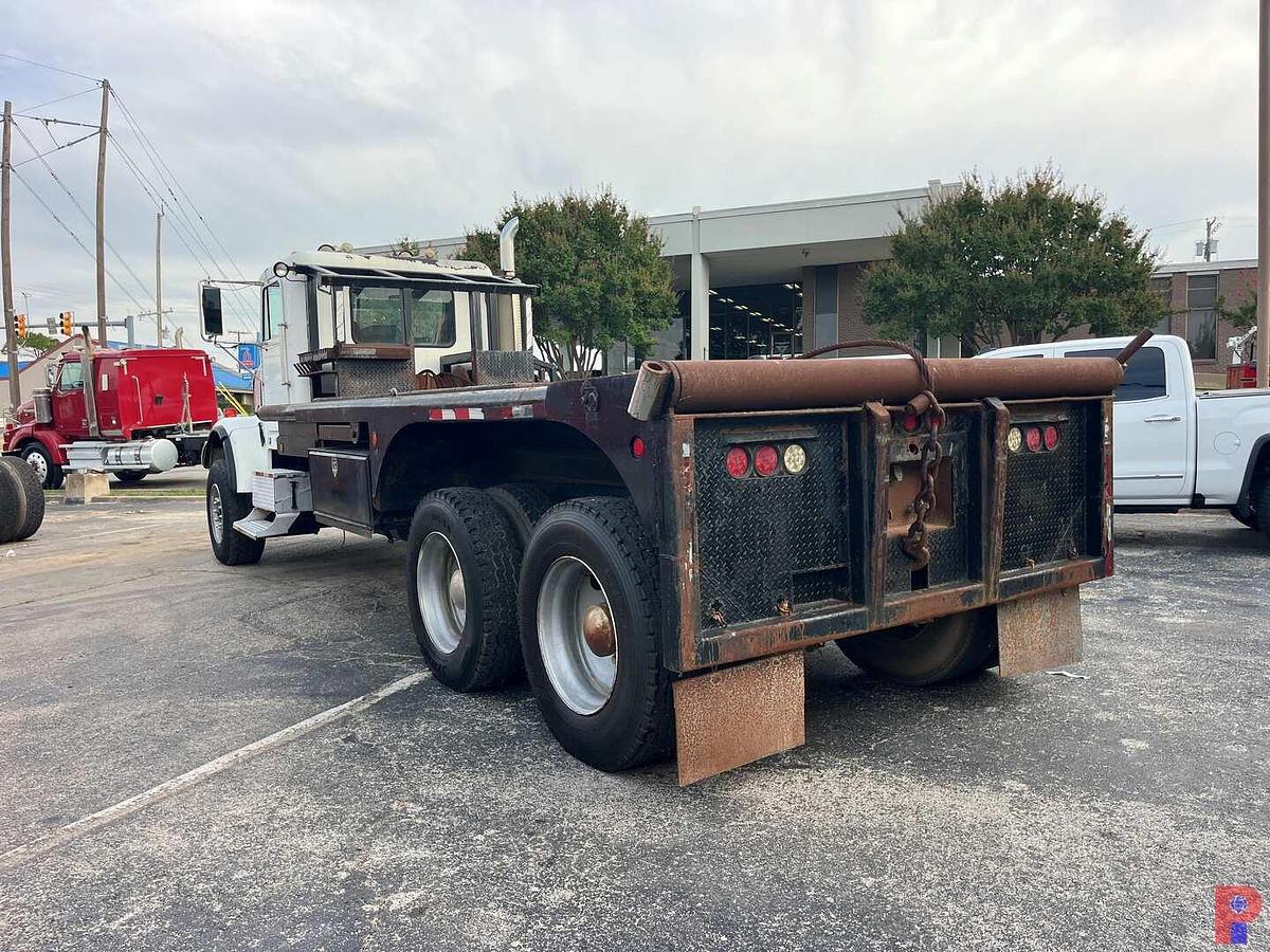 Used 2006 FREIGHTLINER FLD120 SD T/A 60K HYD WINCH BED TRUCK