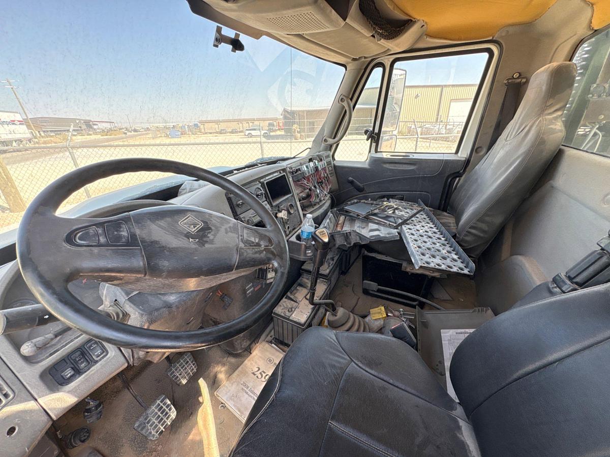 Used 2009 INTERNATIONAL DURASTAR 4400 S/A DAYCAB WIRELINE TRUCK