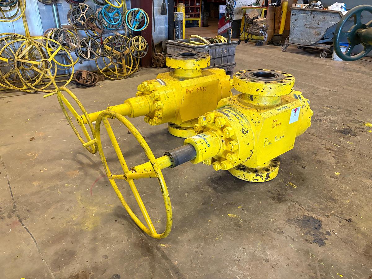 Used (2x$) 7-1/16” 10k frac valves