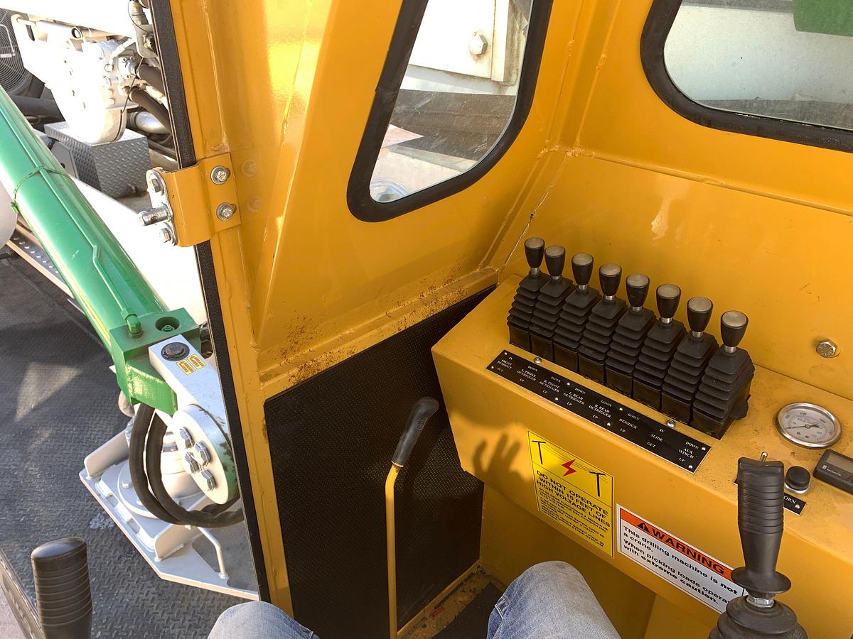Used SPIRADRILL MHD 80 (REFURBISHED IN 2024) VERTICAL DRILL MTD. ON 2012 KENWORTH T800 TRI AXLE TRUCK