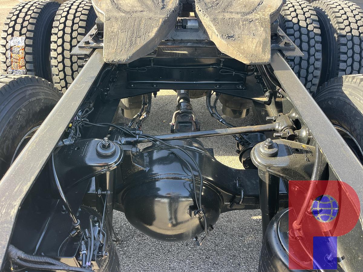 Used 2018 PETERBILT 389 T/A DAY CAB TRUCK (GLIDER KIT)