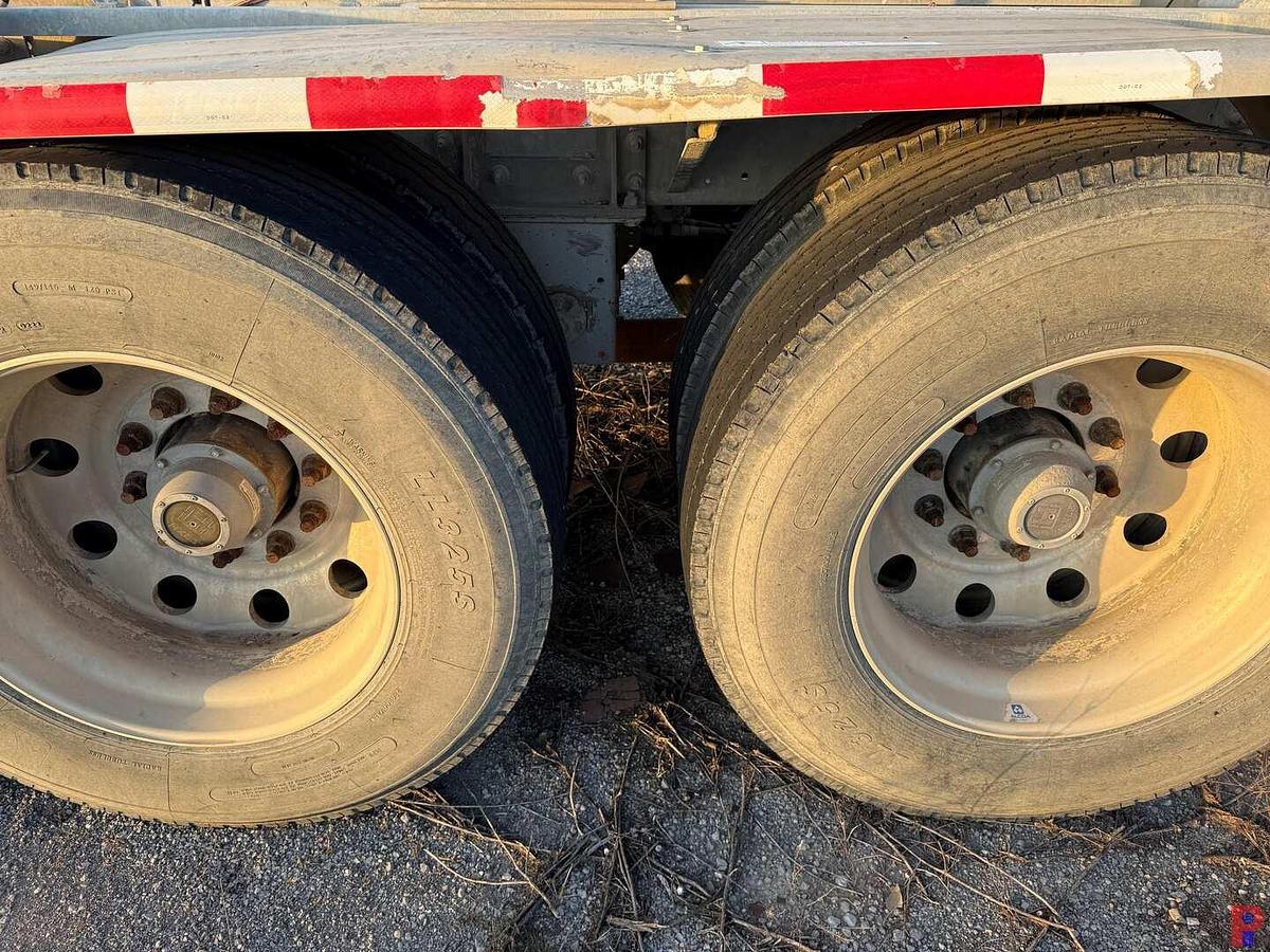 Used 2017 HEIL TRAILER  1040 CU. FT. T/A PNEUMATIC DRY BULK TRAILER