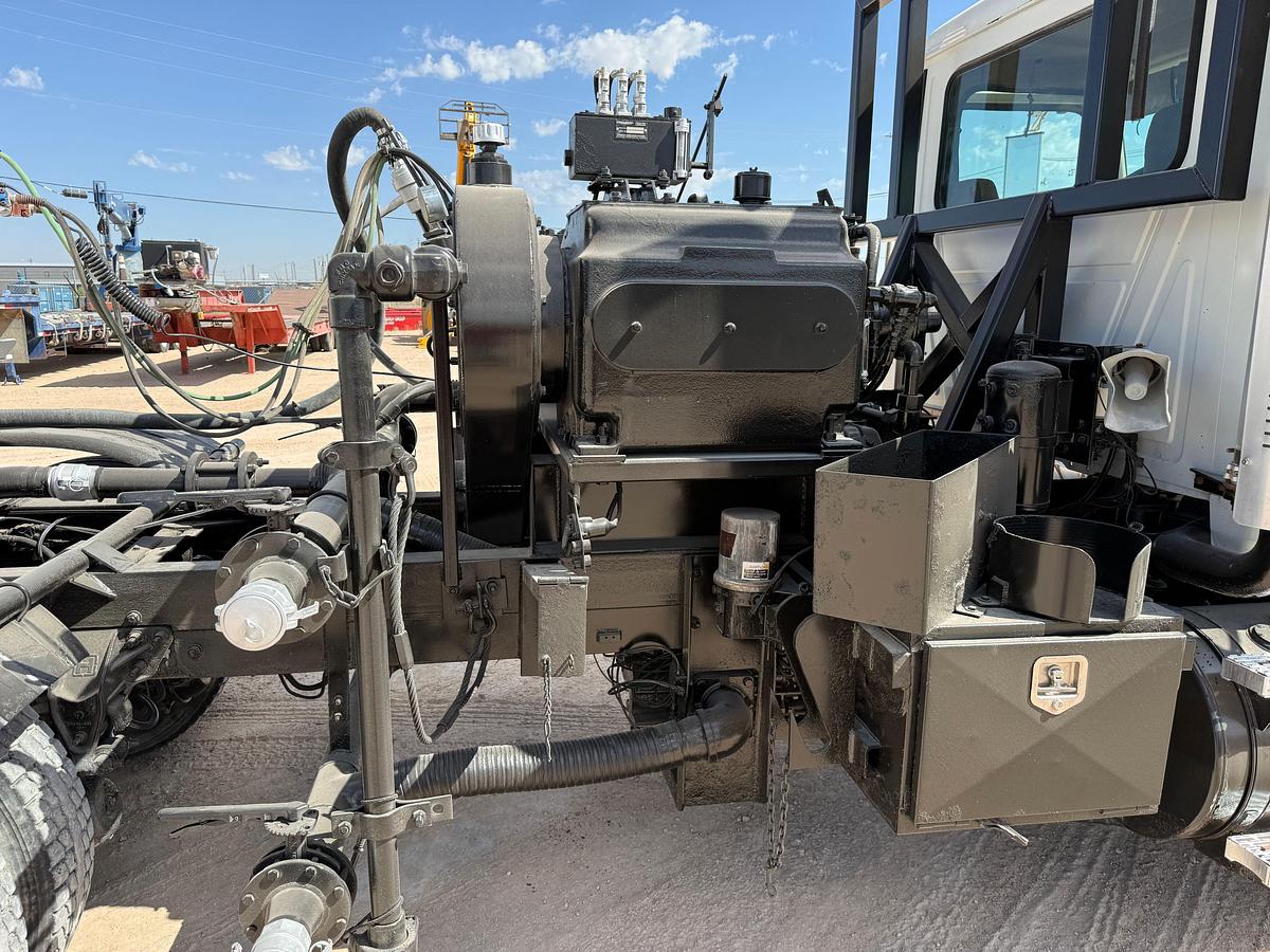 Used 2006 MACK CV713 T/A DAYCAB KILL TRUCK & 130BBL KILL TRAILER