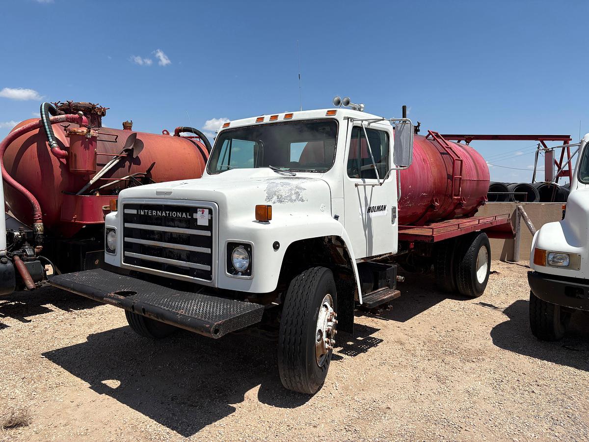 Used 1984 INTERNATIONAL 1954 S/A DAYCAB VACUUM TRUCK