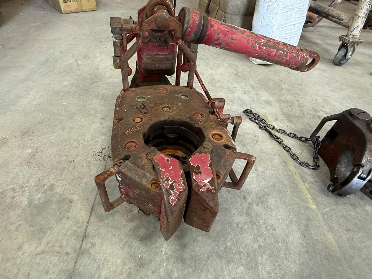 Used OIL COUNTRY M-40 HYDRAULIC ROD TONG W/ HANGER