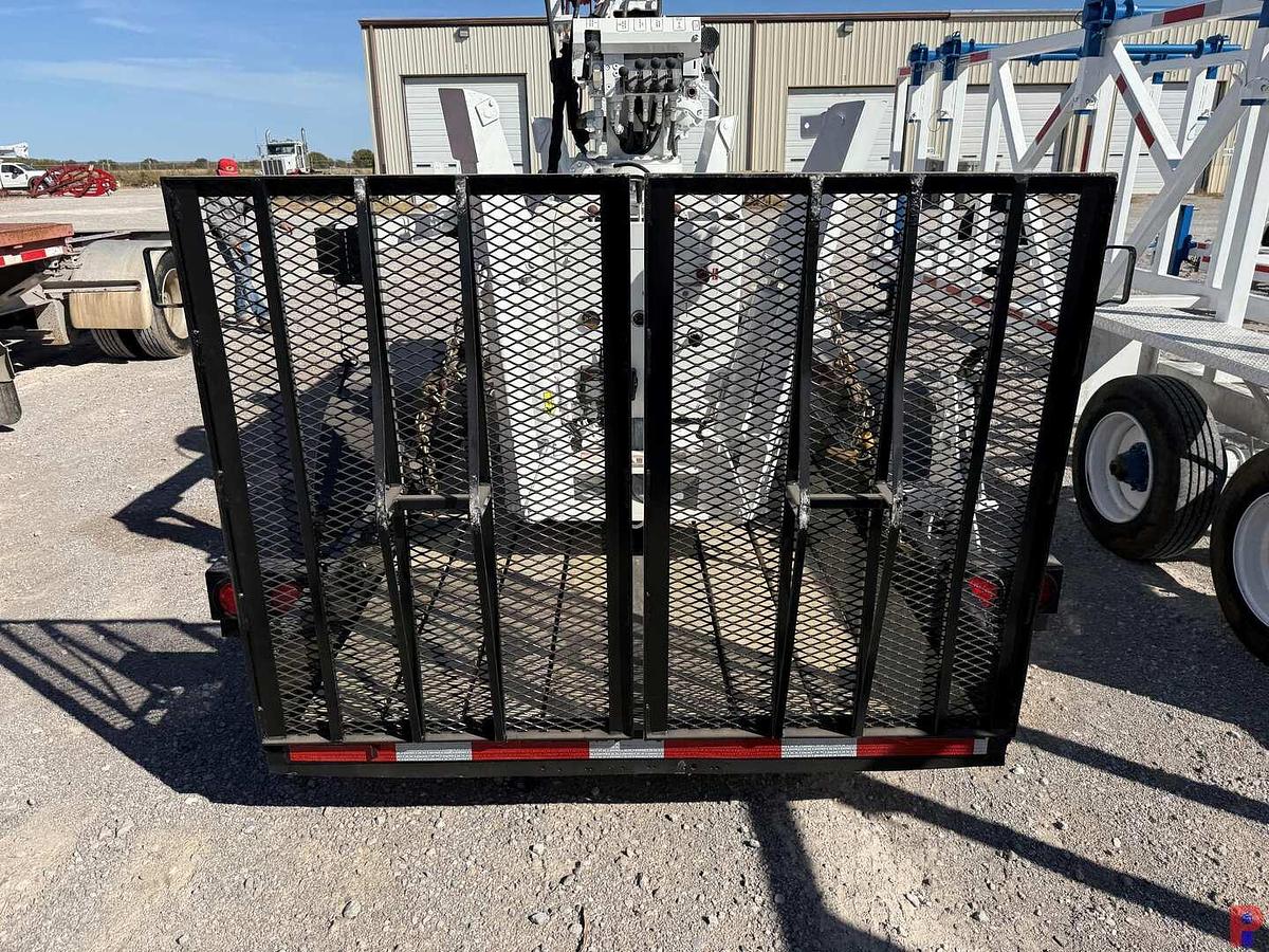 Used 2004 S.D.P. EZ HAULER CRAWLER DIGGER DERRICK ON T/A TRAILER