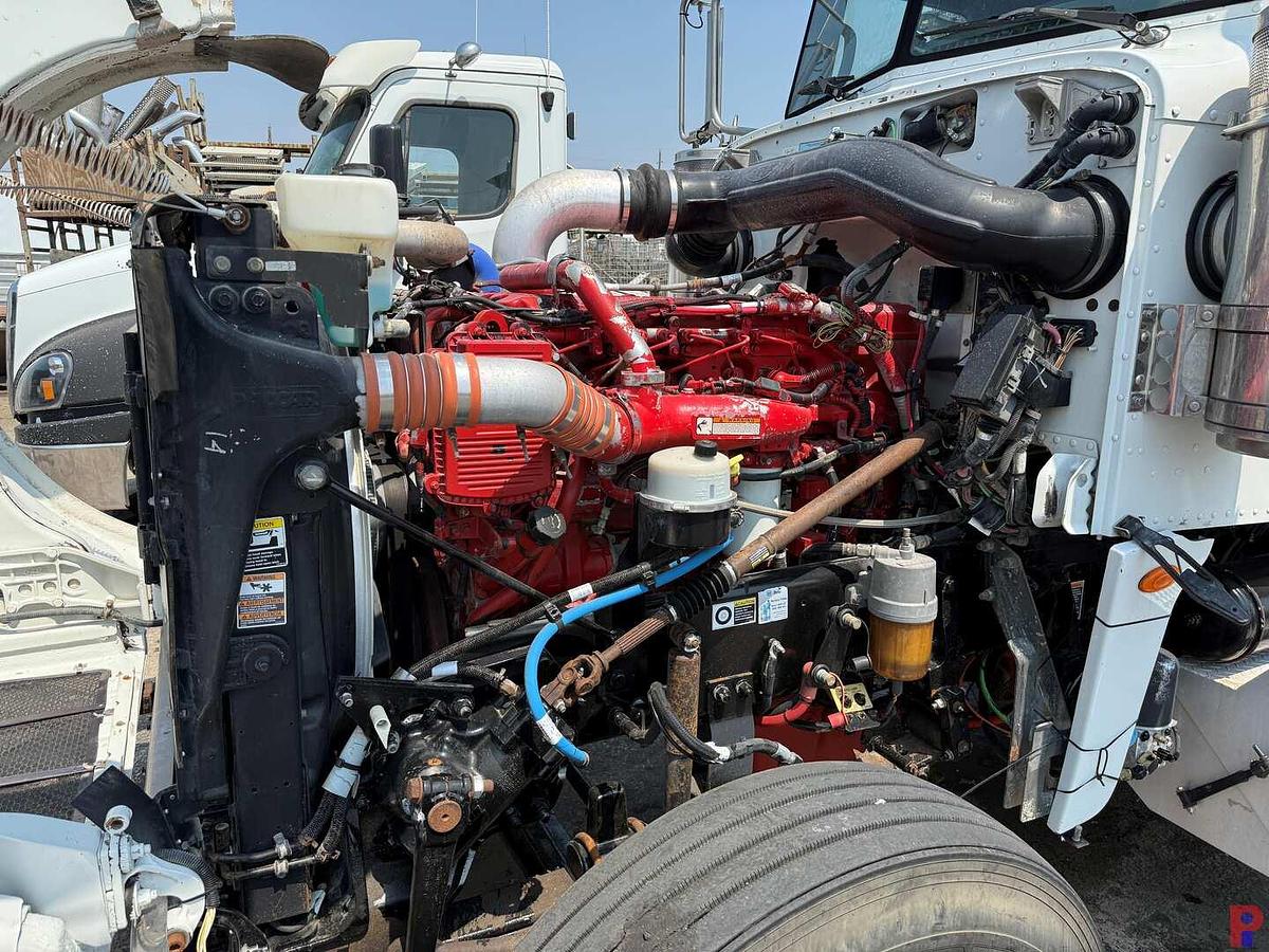 Used 2013 PETERBILT 367 T/A SLEEPR TRUCK