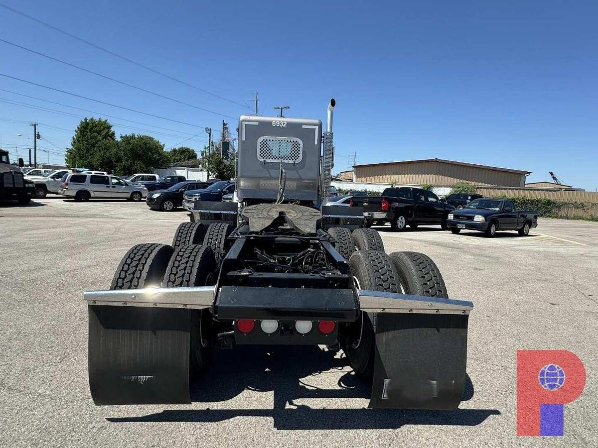 Used 2013 KENWORTH T800 T/A DAYCAB TRUCK TRACTOR