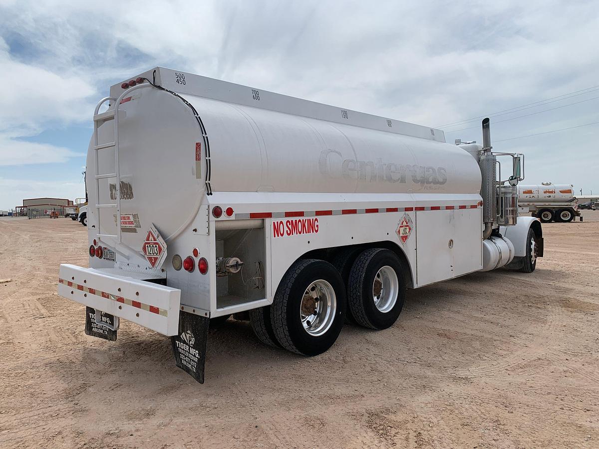 Used 2006 PETERBILT 379 T/A DAYCAB 4,500 GALLON FUEL TRUCK