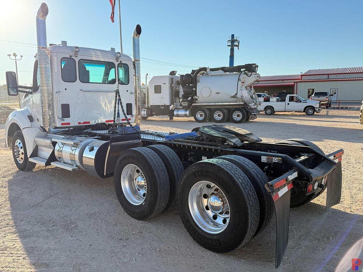 Used 2024 KENWORTH T880 T/A DAY CAB TRUCK TRACTOR