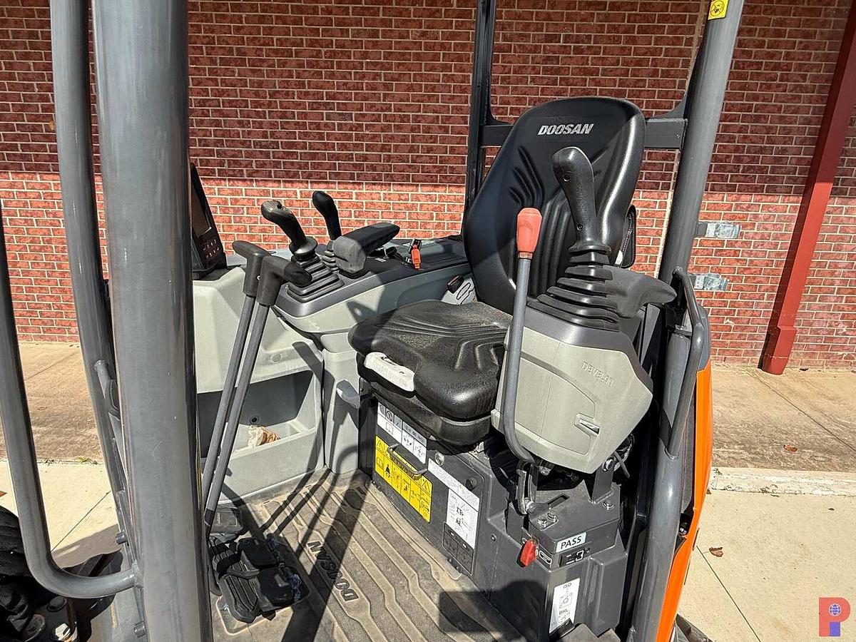 Used (NEW) DEVELON DX27Z-7 COMPACT MINI EXCAVATOR