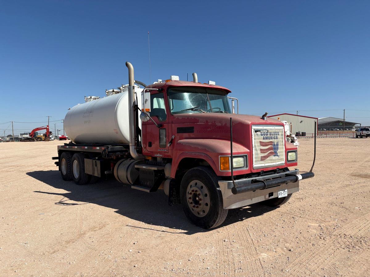 Used 2009 MACK PINNACLE T/A DAYCAB VACUUM TRUCK