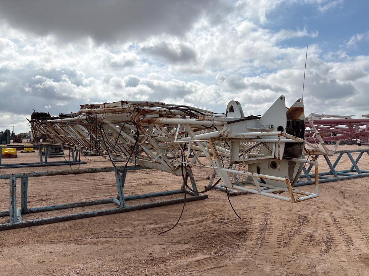 Used International 96’ X 152,000 mast