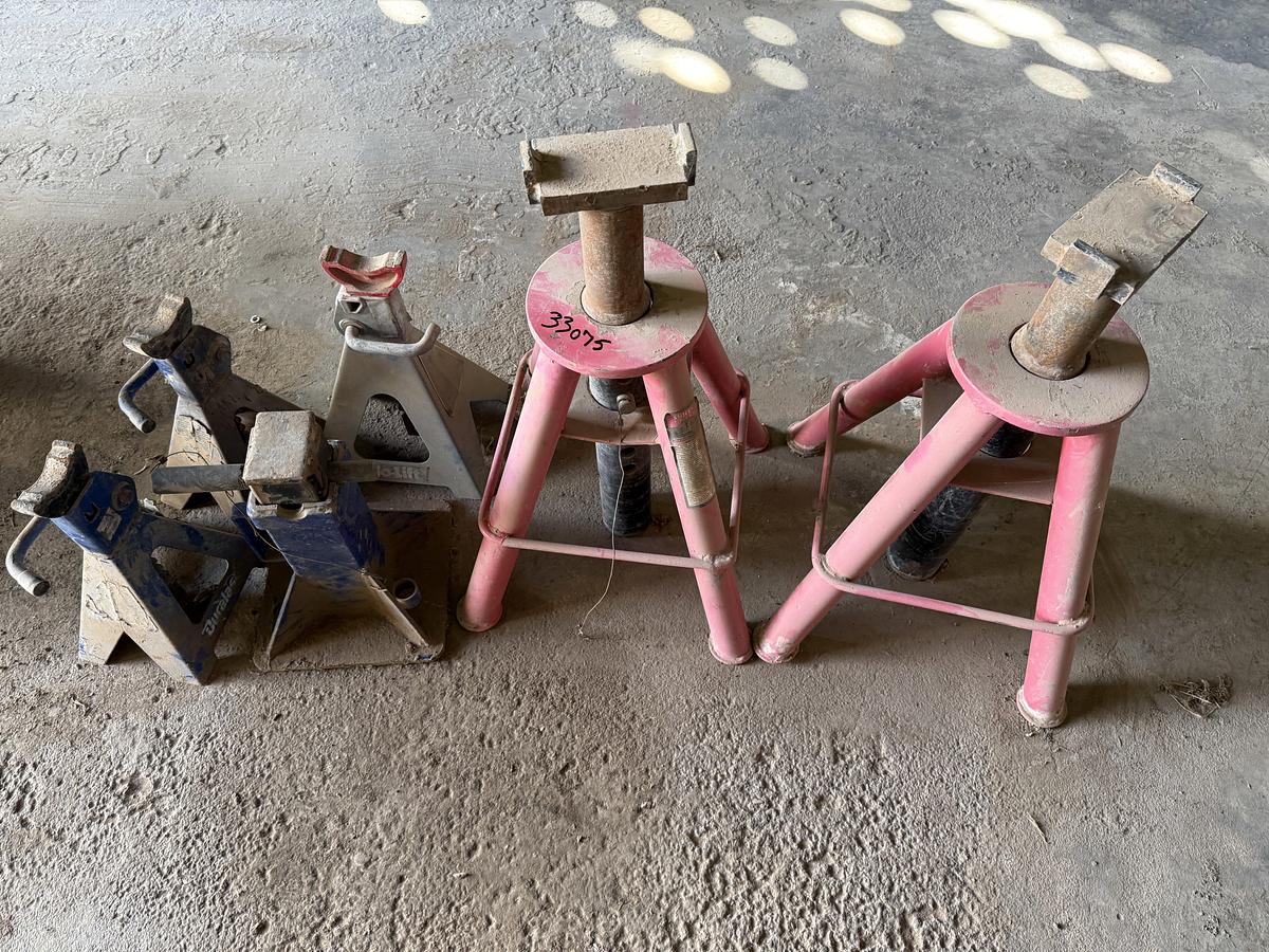 Used (1) TRANSMISSION JACK, (1) FLOOR JACK, (3) PNUEMATIC BOTTLE JACK, (6) JACK STANDS