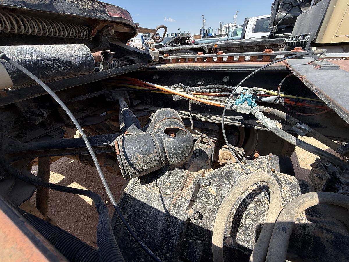 Used 2009 KENWORTH T800 TRI-AXLE HEAVY HAUL DAYCAB TRUCK
