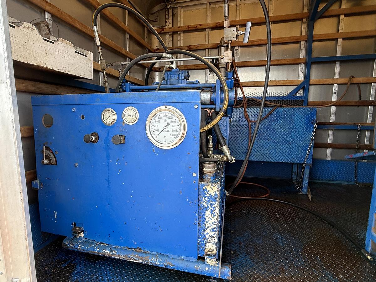 Used 1996 FREIGHTLINER FL70 S/A 24’ ENCLOSED 20K WP TUBING TEST TRUCK