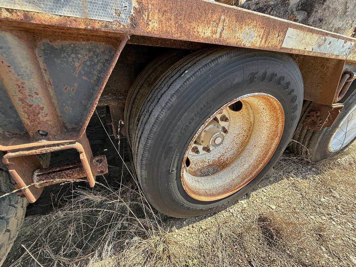Used 2006 NUTTALL 40' X 102" 55-TON 3-AXLE NARROW NECK LOWBOY