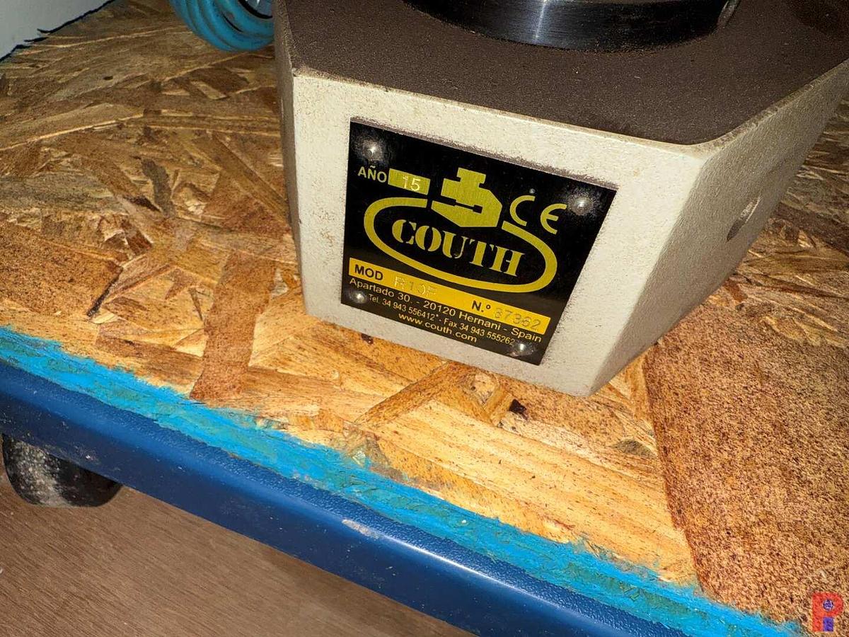 Used COUTH R10F ENGRAVER CUTTING MACHINE W/ MC 2000T 2D MARKER