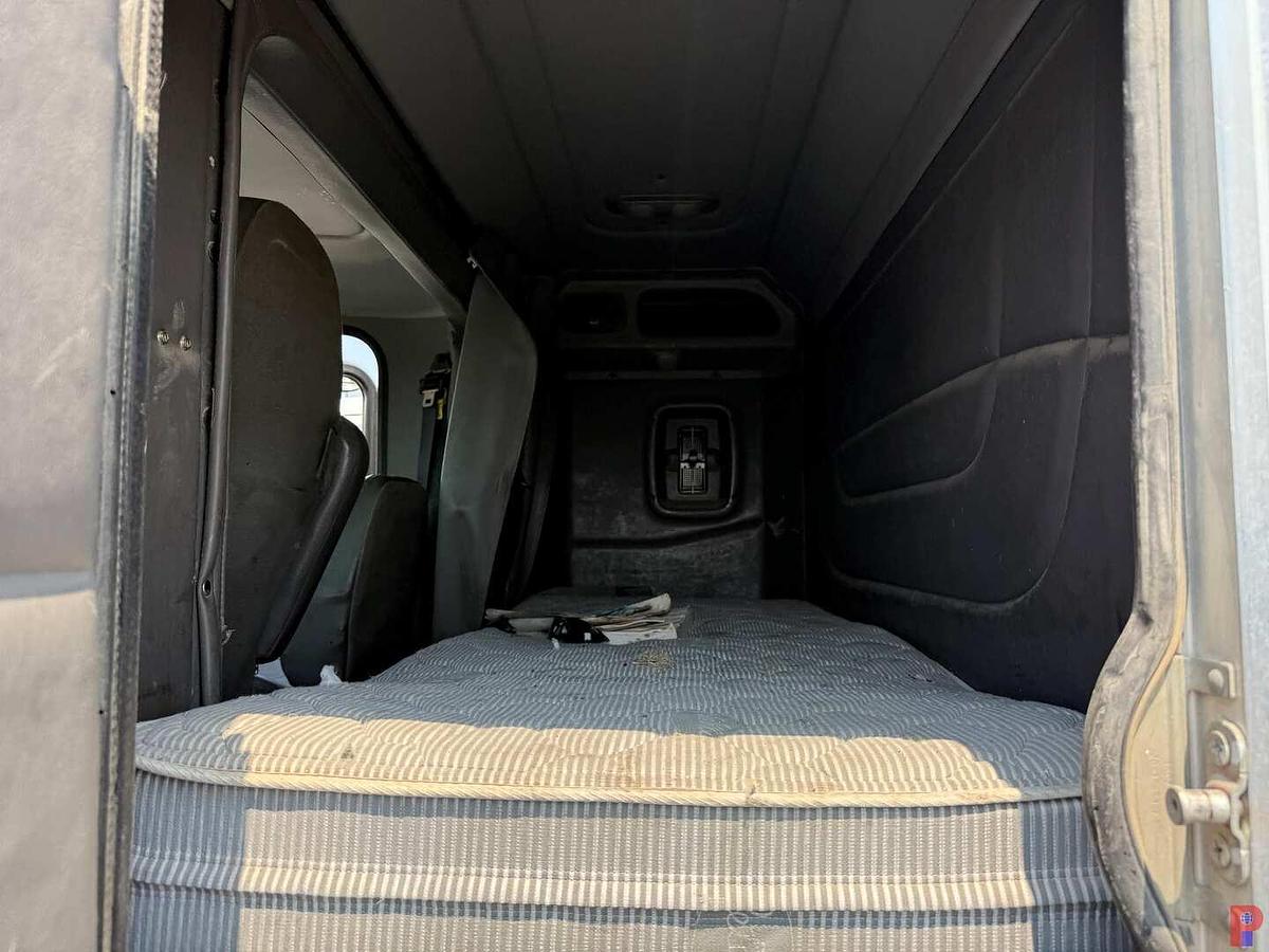 Used 2013 PETERBILT 367 T/A SLEEPR TRUCK