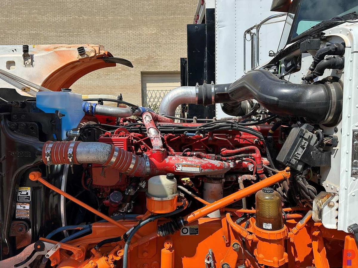 Used 2011 PETERBILT 367 T/A SLEEPER TRUCK