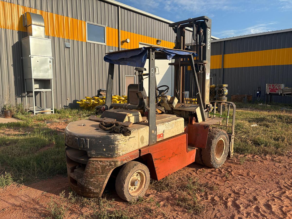 Used Nissan WGF03A40V 7,000lbs forklift