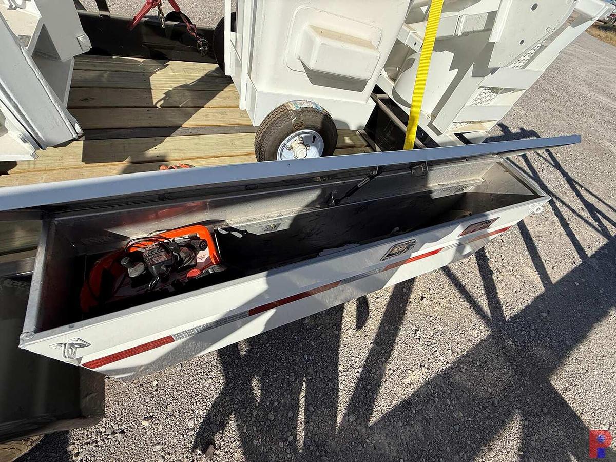 Used 2004 S.D.P. EZ HAULER CRAWLER DIGGER DERRICK ON T/A TRAILER