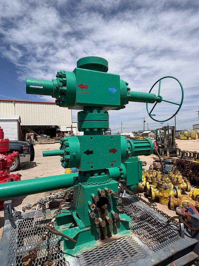 Used 7-1/16” 10K frac tree & transport skid