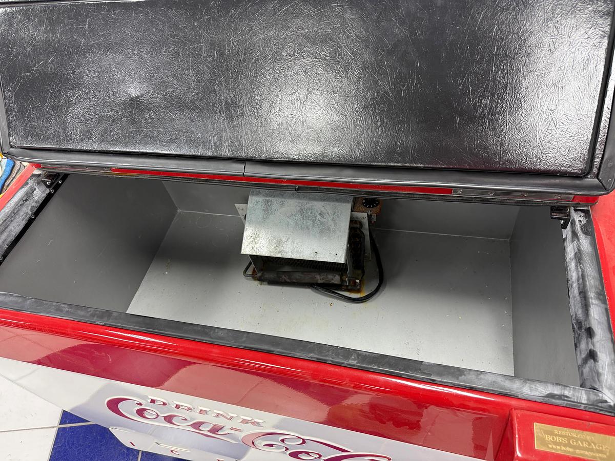 Used Coca-Cola CMD-D TOP OPEN CHEST STYLE VINTAGE COOLER