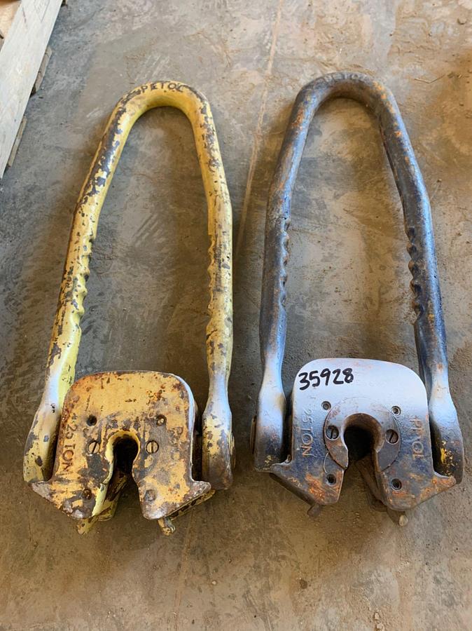 Used (2) 5/8 to 3/4 PETOL Plate Type 25 Ton Rod Elevators
