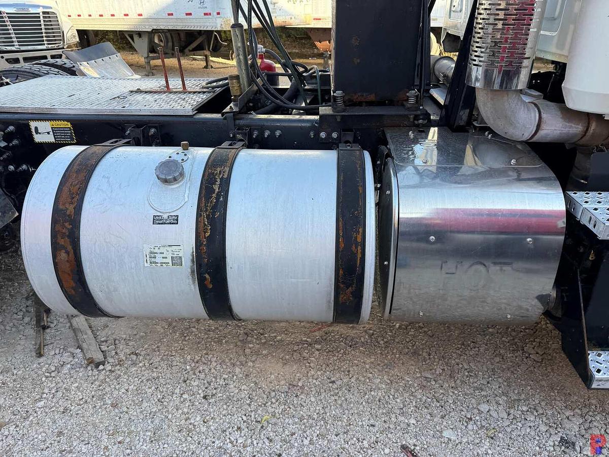 Used 2015 MACK CHU613 PINNACLE T/A DAY CAB TRUCK TRACTOR