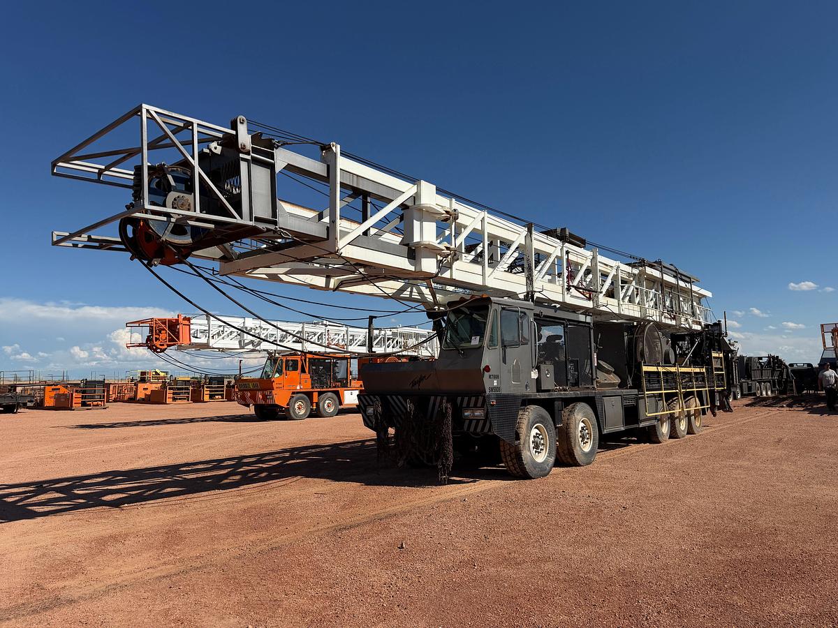 Used 2006 TAYLOR C500 DD 104'-250K 5-AXLE WELL SERVICE WORKOVER RIG