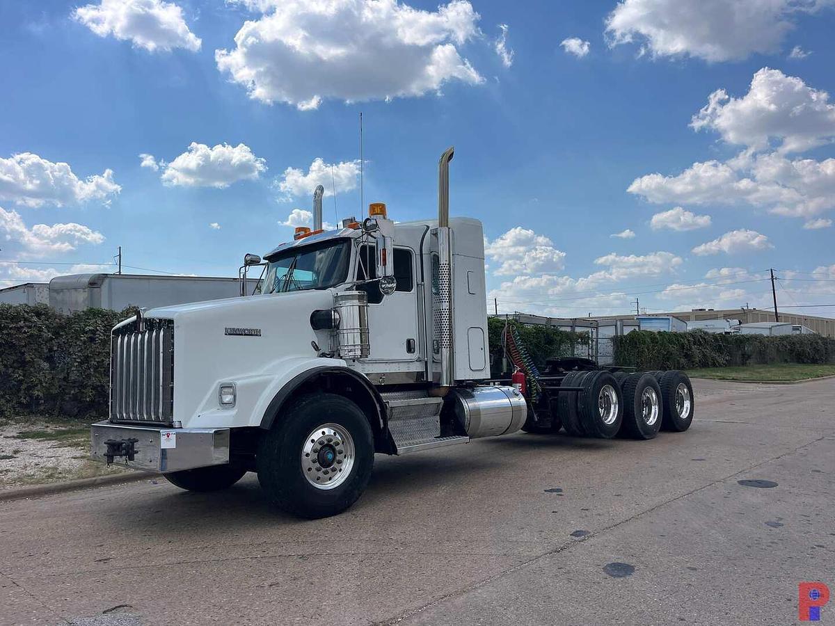 Used 2013 KENWORTH T800 TRI AXLE 36” SLEEPER TRUCK