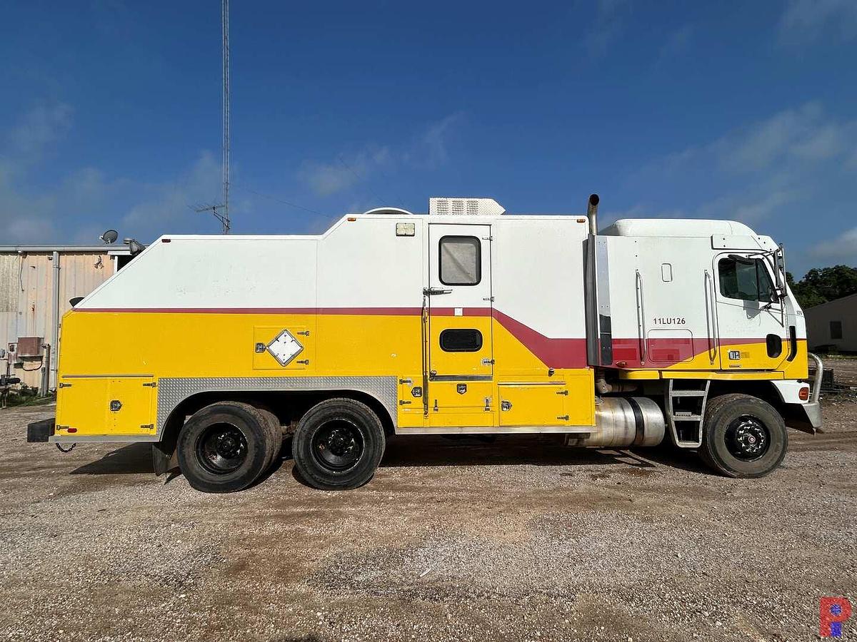 Used 2002 FREIGHTLINER ARGOSY T/A CABOVER WIRELINE TRUCK