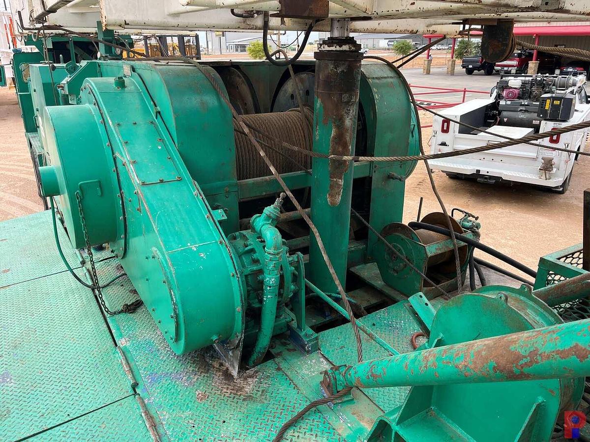 Used PENGO / HENDRICKSON BACK IN WELL SERVICE RIG MTD ON 5-AXLE CARRIER