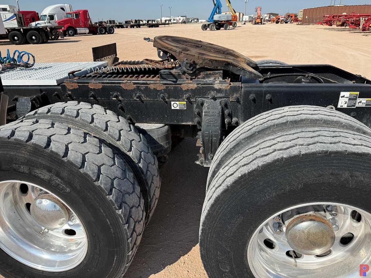Used 2013 PETERBILT 388 T/A SLEEPER HAUL TRUCK