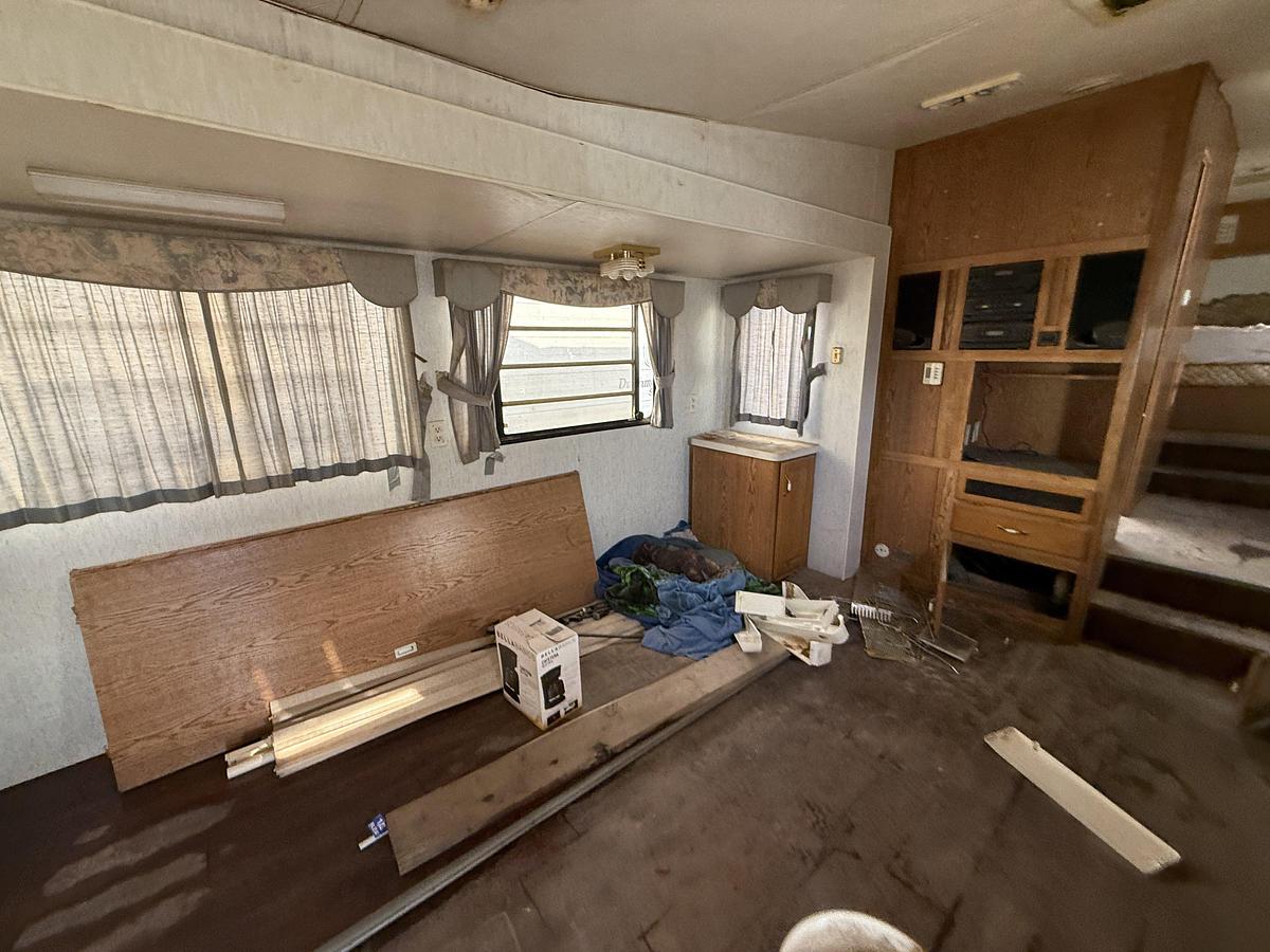 Used NUWA INDUSTRIES HITCHHICKER II 31’ T/A FIFTH WHEEL CAMPER TRAILER