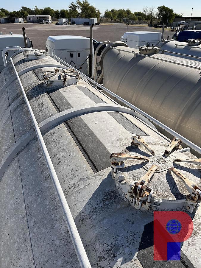 Used 1981 Heil 1040 Pneumatic Trailer