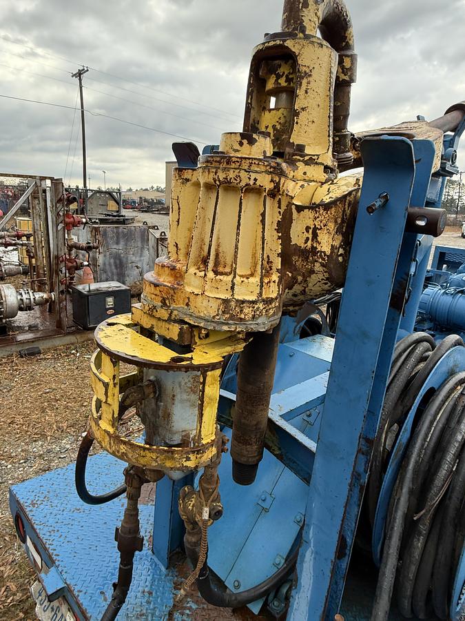 Used BOWEN 2.5 85-TON POWER SWIVEL P/B CATERPILLAR MTD ON T/A GOOSENECK TRAILER