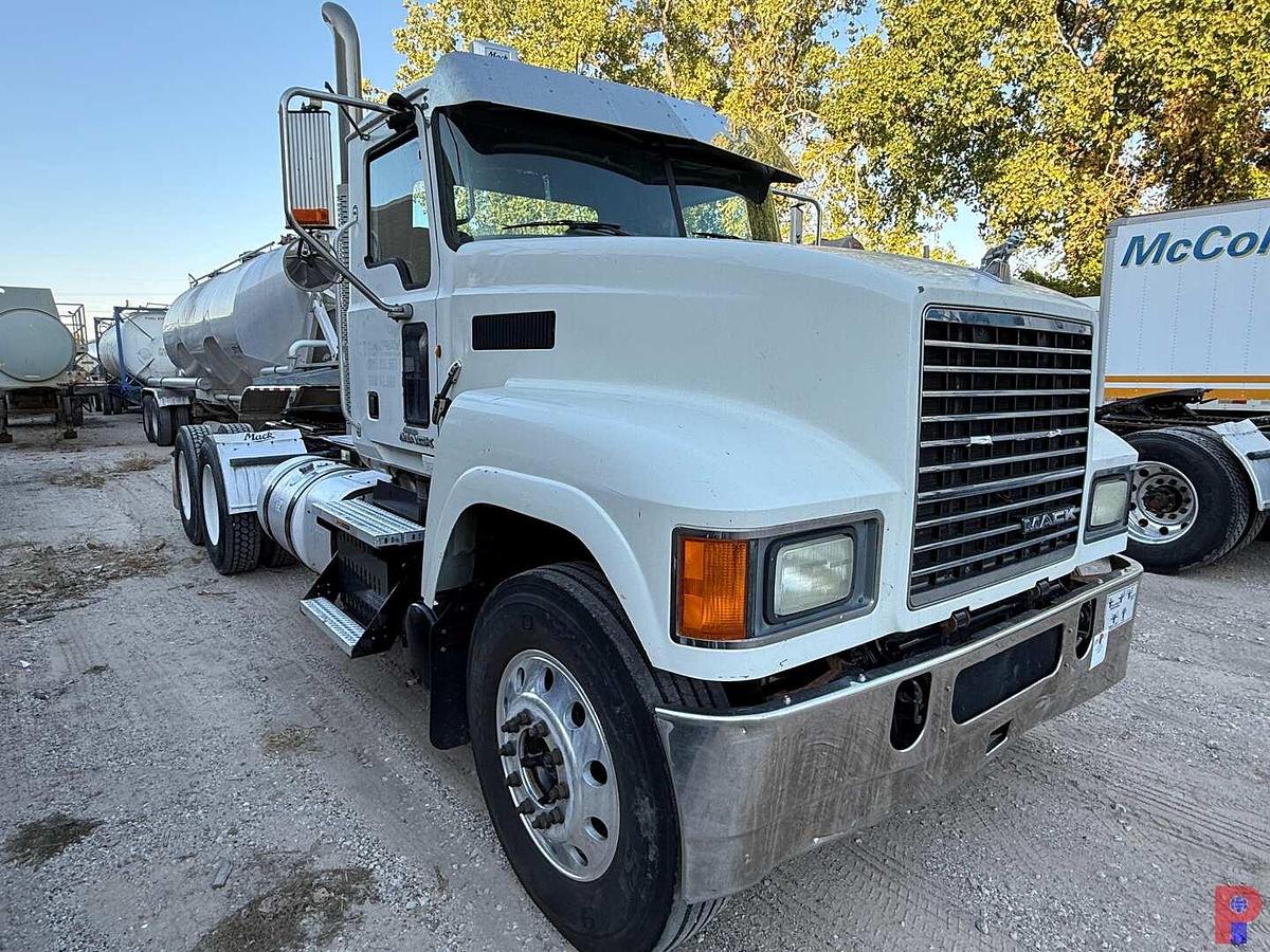 Used 2013 MACK CHU613 PINNACLE T/A DAY CAB TRUCK TRACTOR