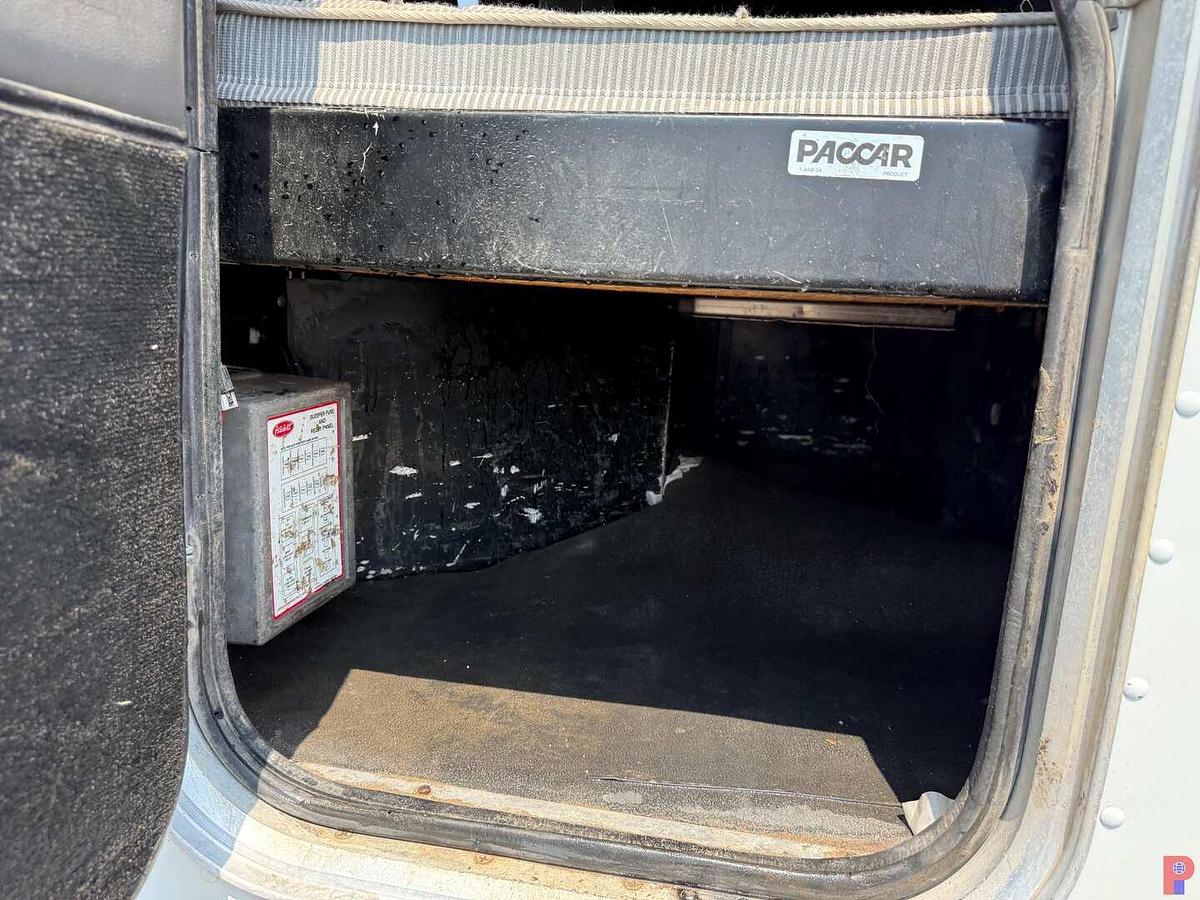 Used 2013 PETERBILT 367 T/A SLEEPR TRUCK