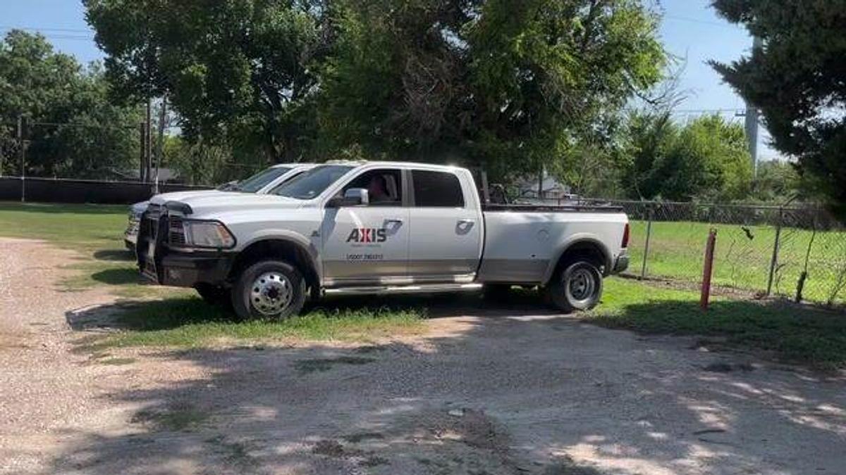 Used 2011 RAM 3500 LARAMIE CREW CAB 4X4 DUALLY PICKUP