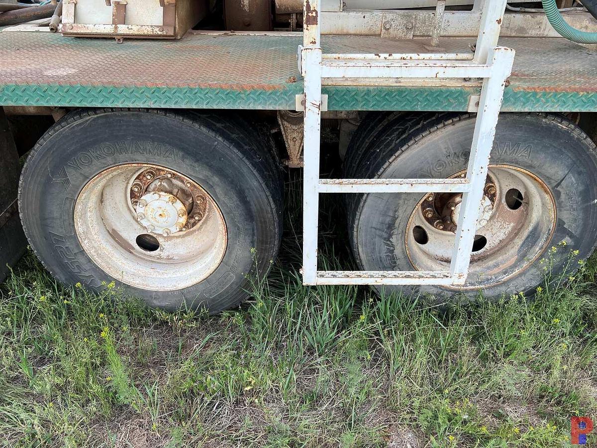 Used 1999 INTERNATIONAL  9400 T/A CEMENT PUMP TRUCK