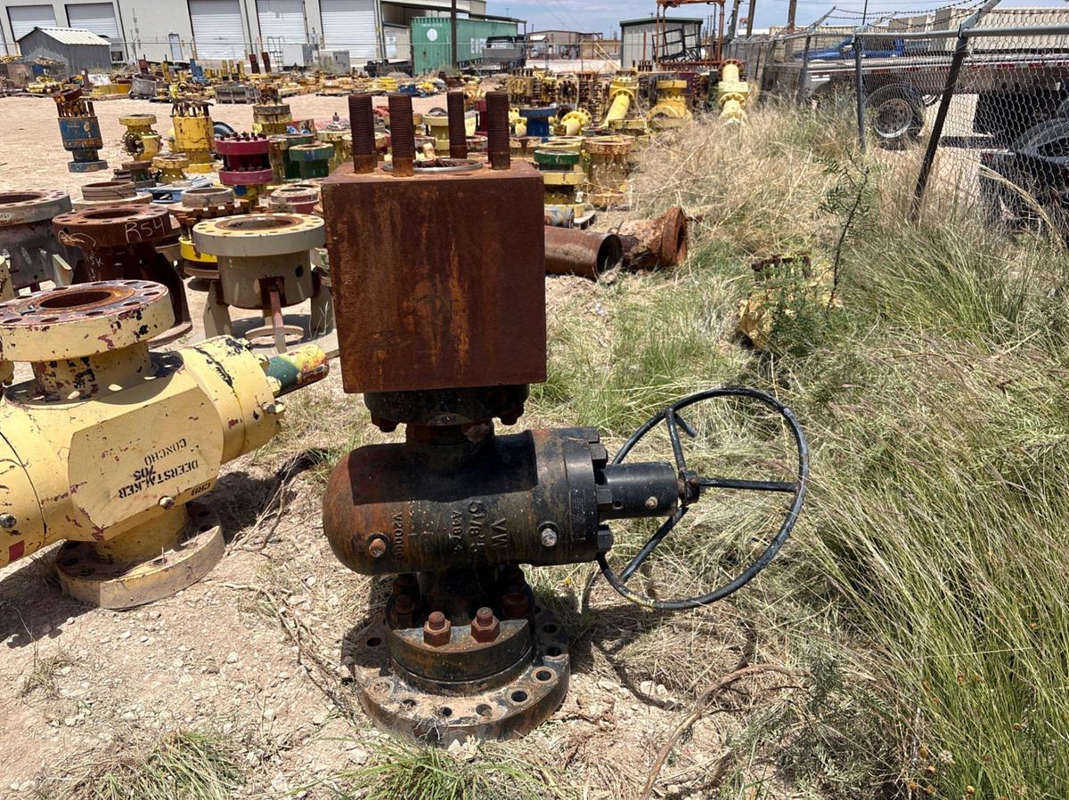 Used (2) 5-1/8” 5K GATE VALVES (1) 7-1/16” GATE VALVE & (2) FLUID CROSSES