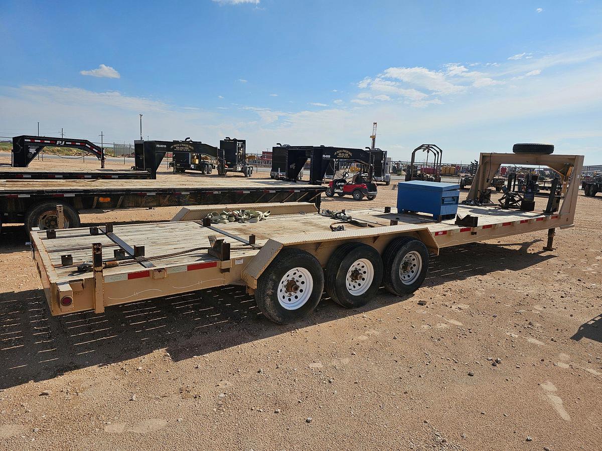 Used 2015 DELL RAPIDS CUSTOM 30’ X 82” 3-AXLE GOOSENECK TRAILER