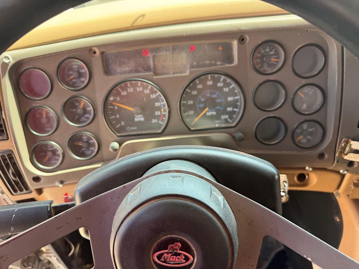 Used 2006 MACK CV713 T/A DAYCAB KILL TRUCK