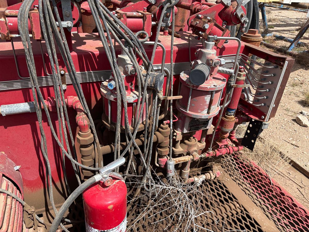 Used 6-station closing unit, skidded