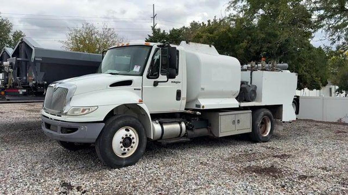 Used 2011 INTERNATIONAL DURASTAR 4400 FUEL LUBE TRUCK