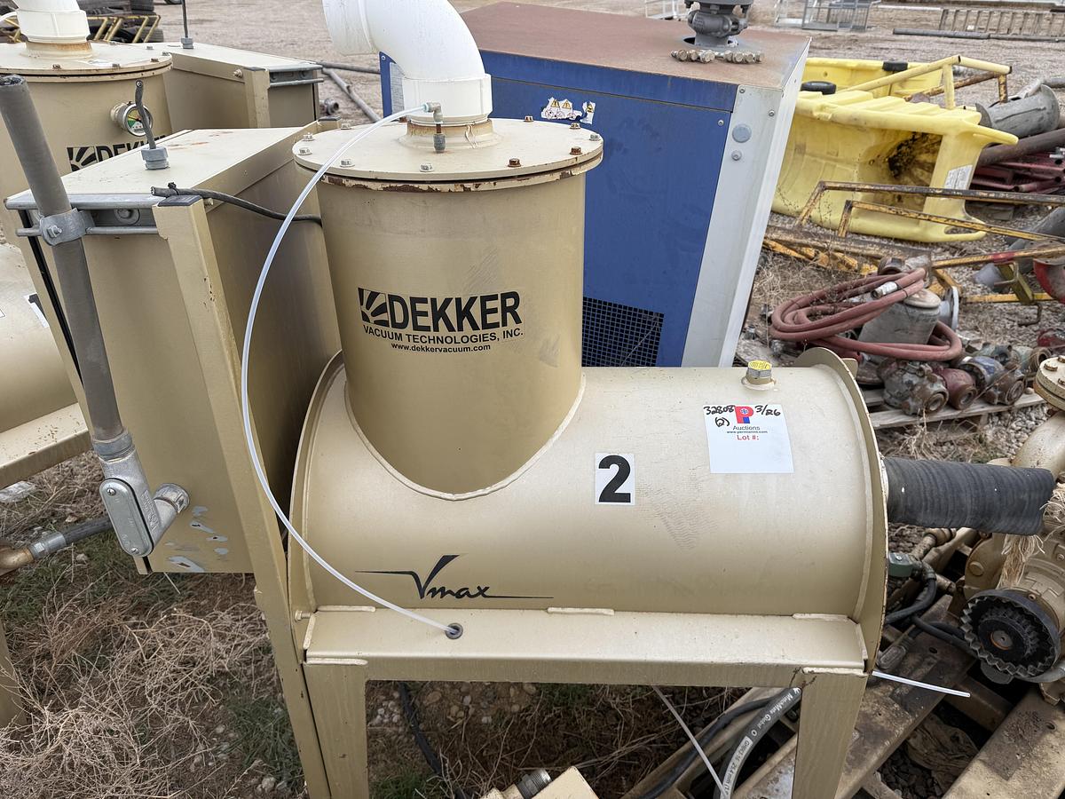Used DEKKER VACUUM TECHNOLOGIES MOD. DV05500-KA VACUUM PUMP W/ INLET FILTER & HEAT EXCHANGER